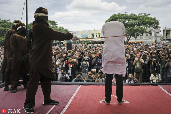 印尼严厉打击同性恋并对其施以鞭刑引不满