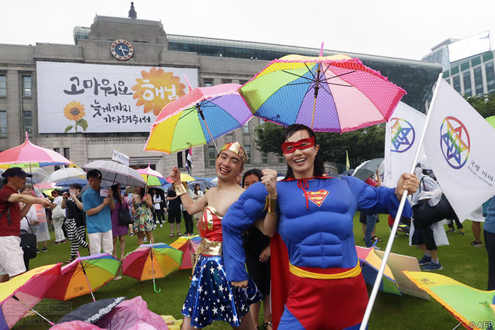 韩国首尔逾万人庆祝酷儿文化节