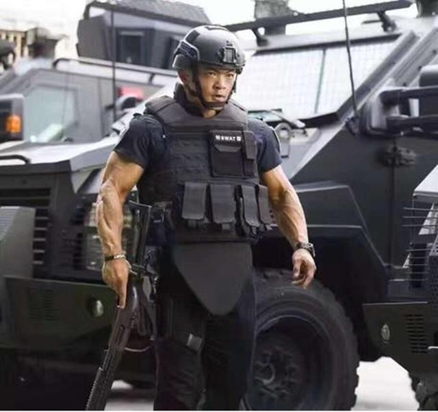 世界最强壮肌肉警察TOP5,中国特警上榜