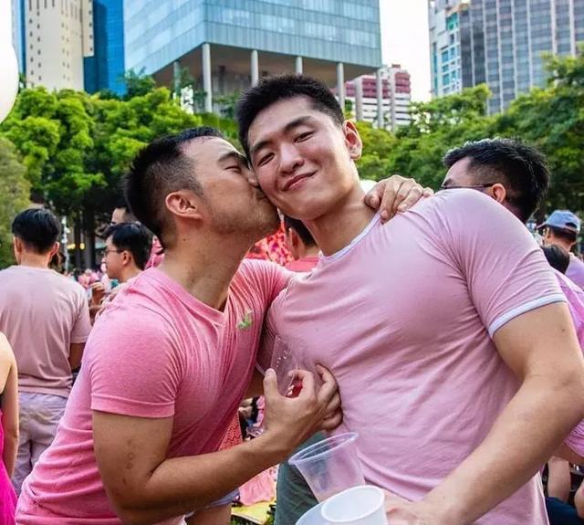 新加坡李光耀孙子和男友正式在南非合法结婚