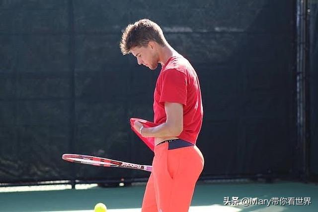 网球运动员人均男模身材，太养眼了吧！西装男团考虑出道吗？
