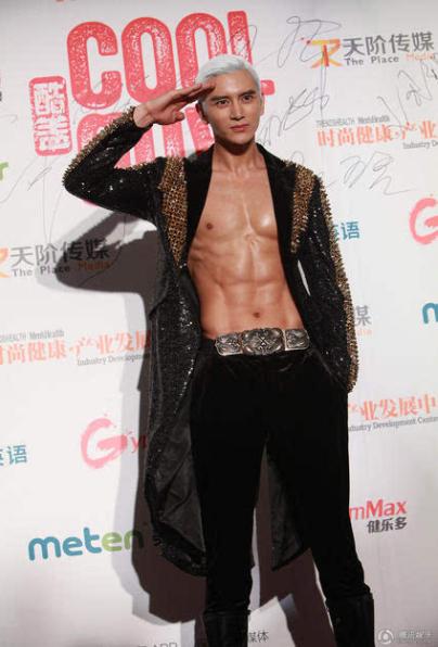 他演过《将夜》里的隆庆，拥有完美腹肌的孙祖君，你们喜欢吗？