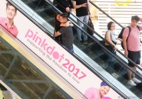 新加坡“粉红点”大型海报亮相国泰商场
