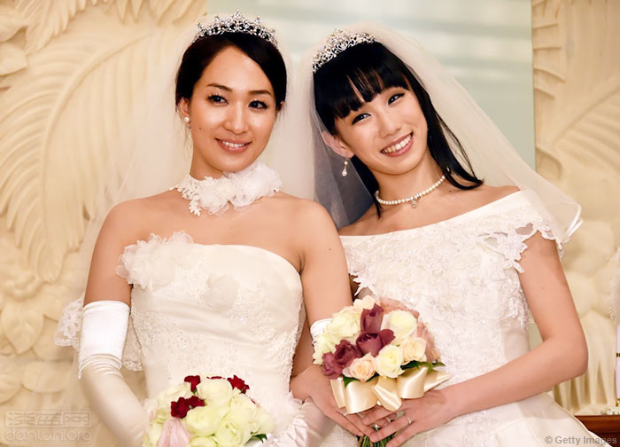 日本艺人和同性伴侣婚后两年分手