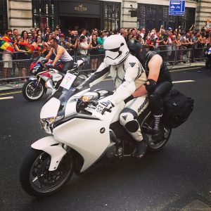 盛大的彩虹派对：伦敦同志骄傲巡游