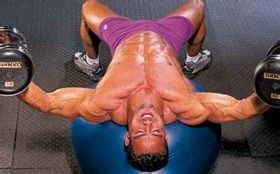 如何锻炼胸肌内侧|肌肉男胸肌